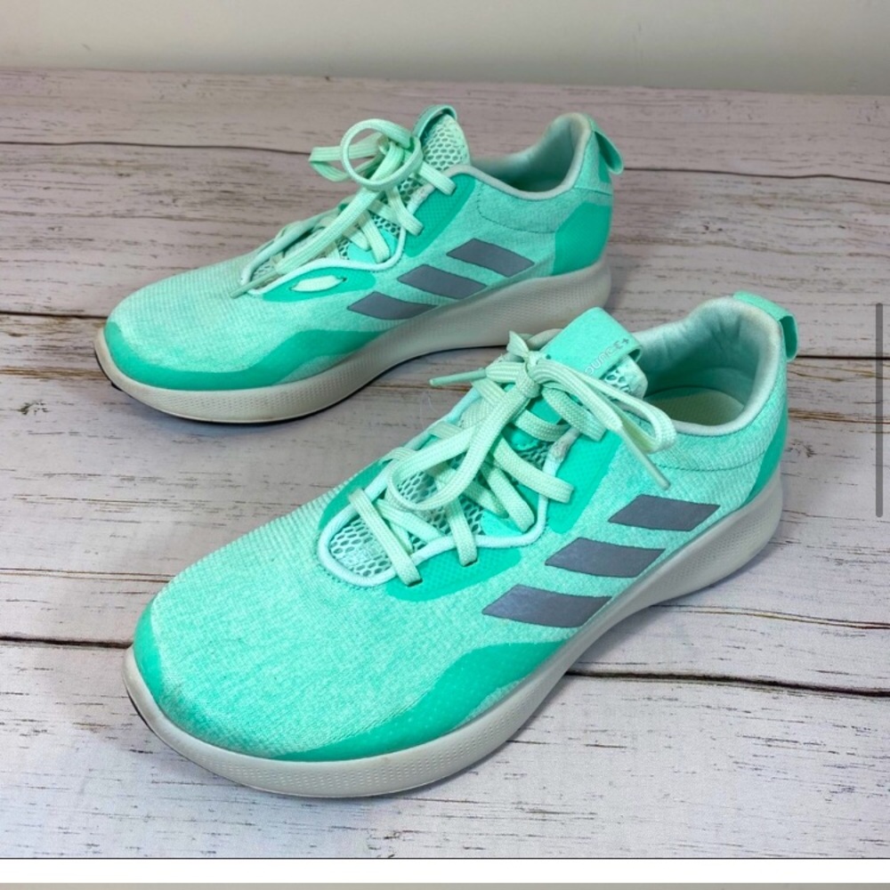 Super cute womens mint adidas tennis shoes sz 9